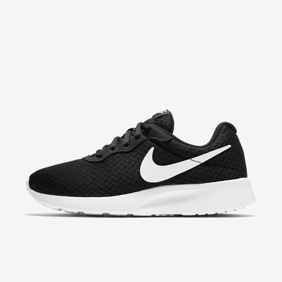 le scarpe nike tanjun scarpa poshmark scarpe femminili le scarpe nike tanjun scarpa poshmark scarpe femminili